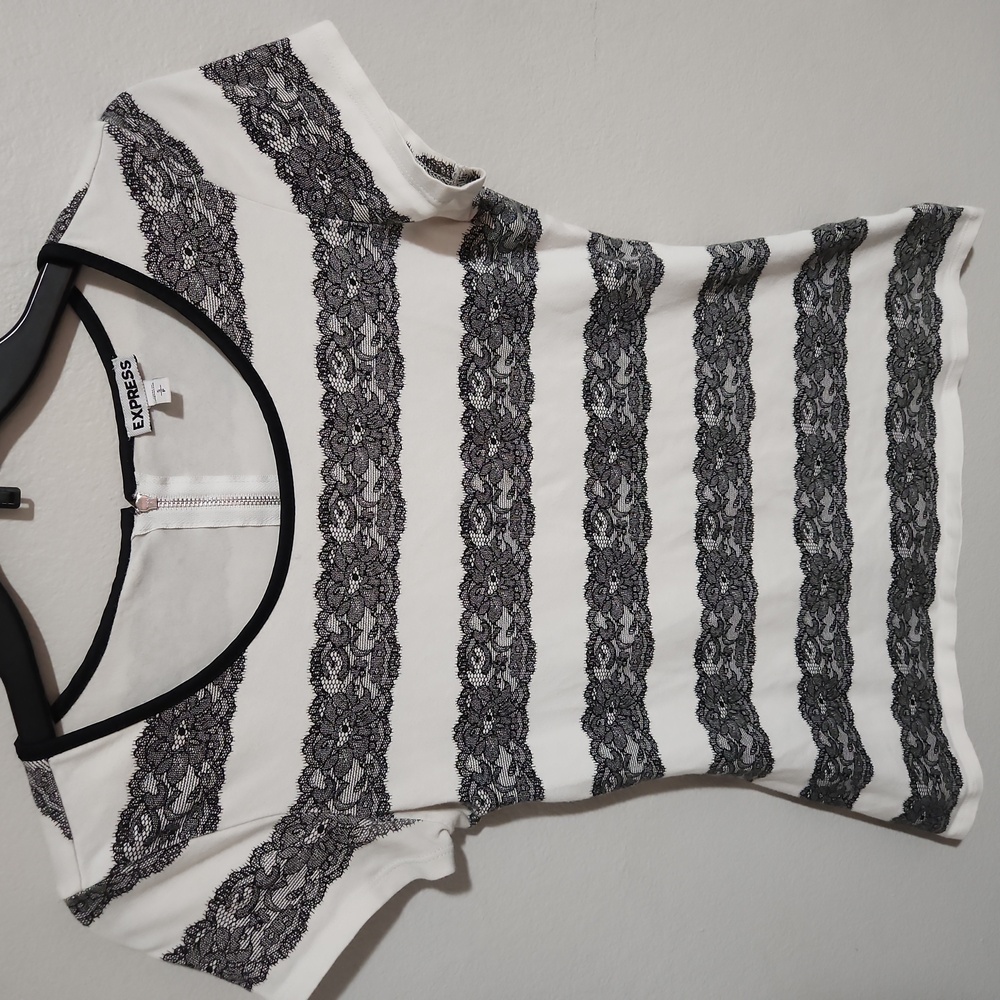 Express b&w striped scoop tee